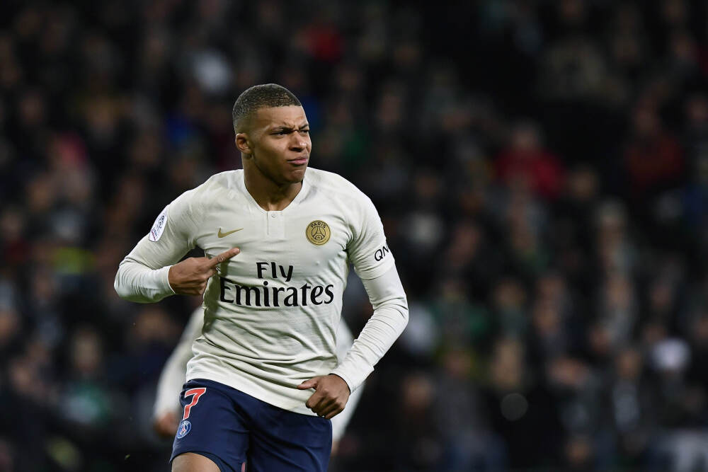 印度美女艾西瓦娅：年轻时美艳动人，产后发福被骂，她为母则刚